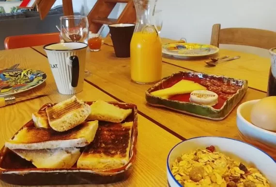 petit dejeuner gite repas saint cirq lapopie cenevières
